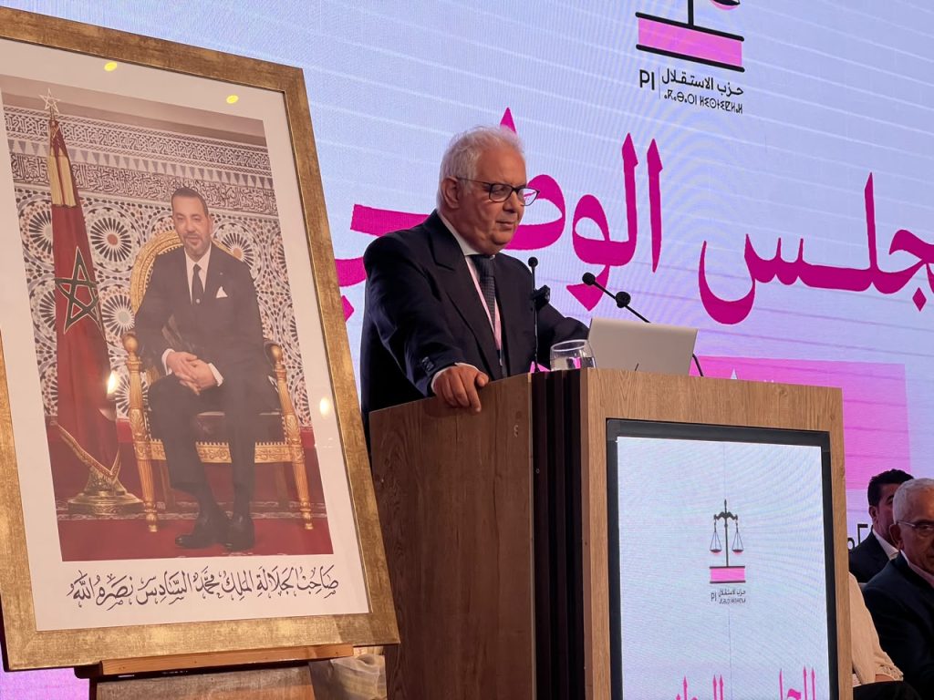 من أمين عام الاستقلال إلى ناطق باسم البام.. نزار بركة في مرمى السخرية