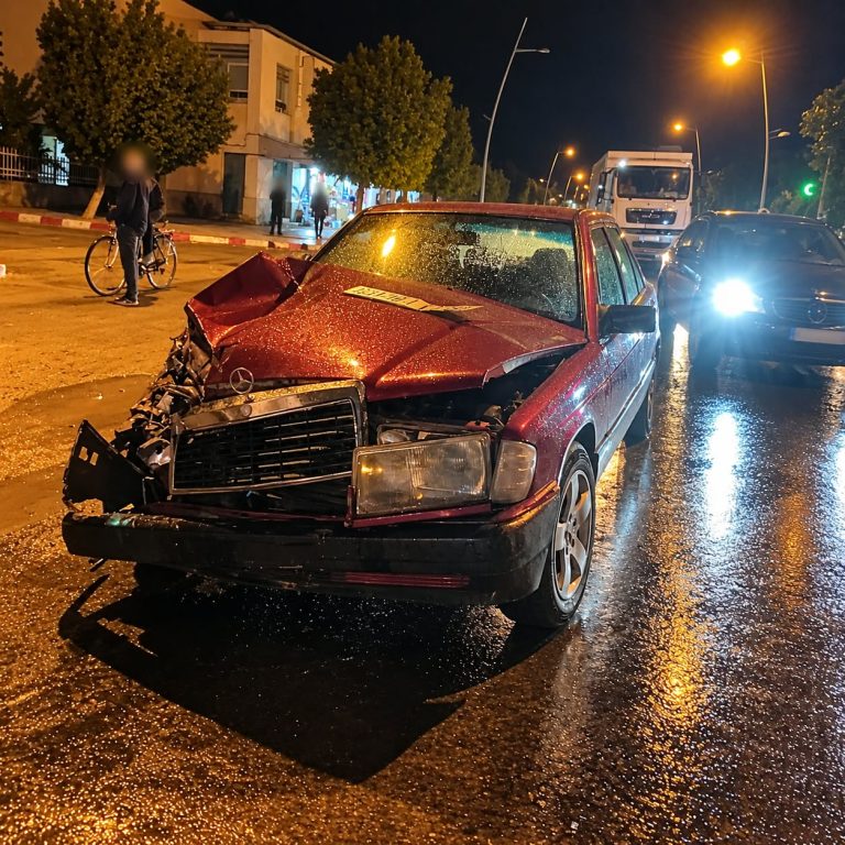أضرار مادية جسيمة في اصطدام بين سيارتين بشارع محمد السادس بجرسيف