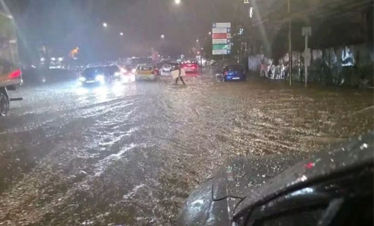 سيول قوية تحول شوارع بني ملال إلى مجارٍ مائية بعد تساقطات مطرية غزيرة