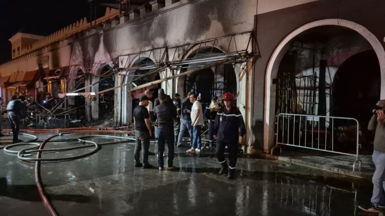 بعد حريق سوق سيدي عبد الوهاب.. تحركات وحملات تحسيسية بوجدة لحماية التجار والمهنيين