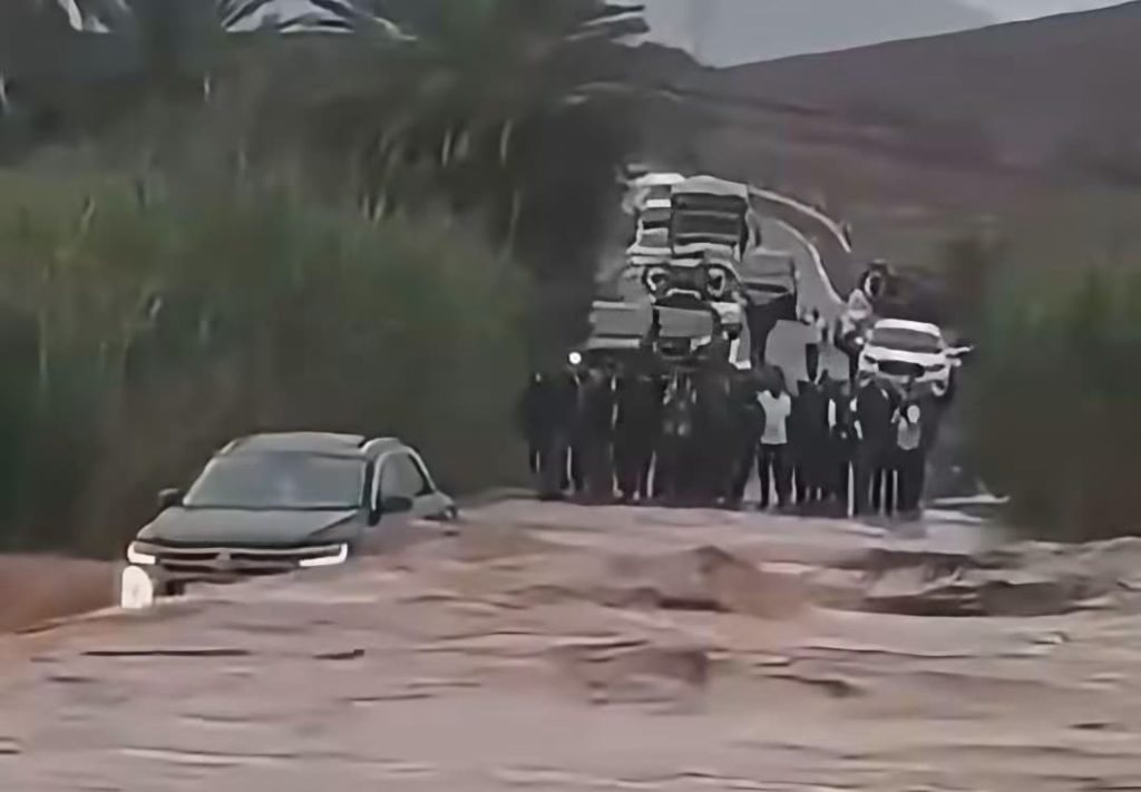 سيول وادي آيت ساون بين ورزازات وأكدز تودي بحياة شخص بعد جرف سيارته