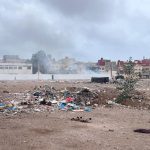 أدخنة وروائح وكلاب ضالة.. مطرح نفايات يغتال الحرم المدرسي لإعدادية المسيرة بالناظور