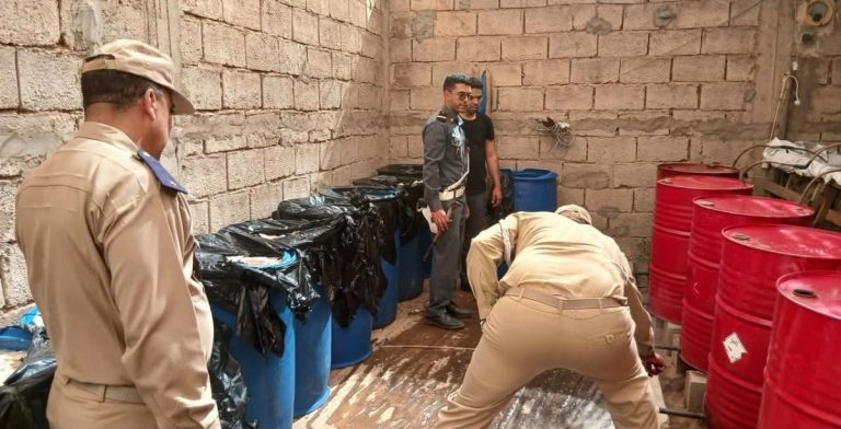 اشتوكة آيت باها.. الدرك يداهم معملاً سرياً لتقطير «الماحيا» ويحجز 20 طناً