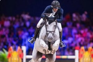 مولاي الحسن يُتوّج الفائزين بالجائزة الكبرى للملك محمد السادس للقفز على الحواجز 13 مولاي الحسن يُتوّج الفائزين بالجائزة الكبرى للملك محمد السادس للقفز على الحواجز