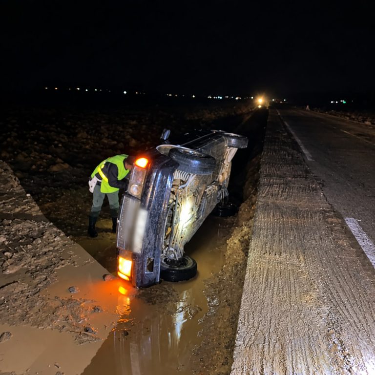 جرسيف.. سيول تتسبب في انحراف سيارتين وشاحنة بالطريق الوطنية رقم 15