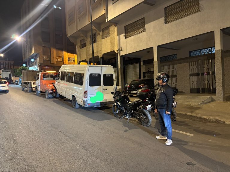 أمن طنجة يتفاعل مع فيديو حافلة فوضى السير ويوقف سائقها