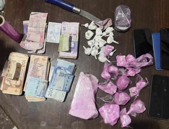عملية أمنية بتطوان تنتهي بحجز 850 غراماً من الكوكايين و40 ألف درهم