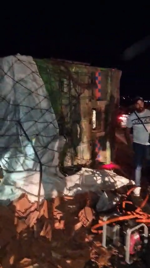 تازة.. حادثة سير خطيرة بالطريق السيار بين واد أمليل وتاهلة تُصيب 4 أشخاص وتُوقف حركة السير مؤقتاً 4 تازة.. حادثة سير خطيرة بالطريق السيار بين واد أمليل وتاهلة تُصيب 4 أشخاص وتُوقف حركة السير مؤقتاً