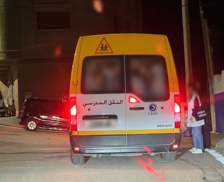 الحسيمة.. مخاوف بشأن سلامة تلاميذ النقل المدرسي بأمزورن