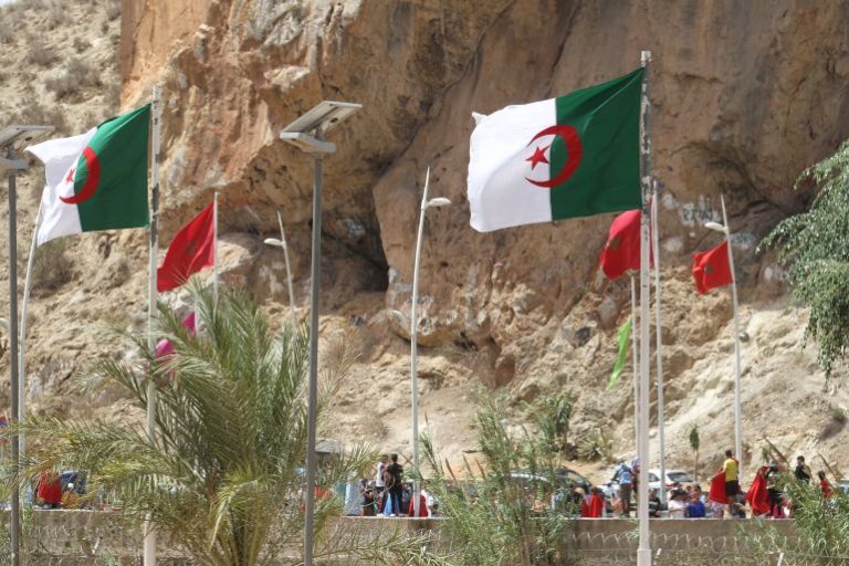 الجزائر تعلن توقيف 61 مغربياً.. مسرحية أمنية جديدة بانتظار عرض الإثباتات