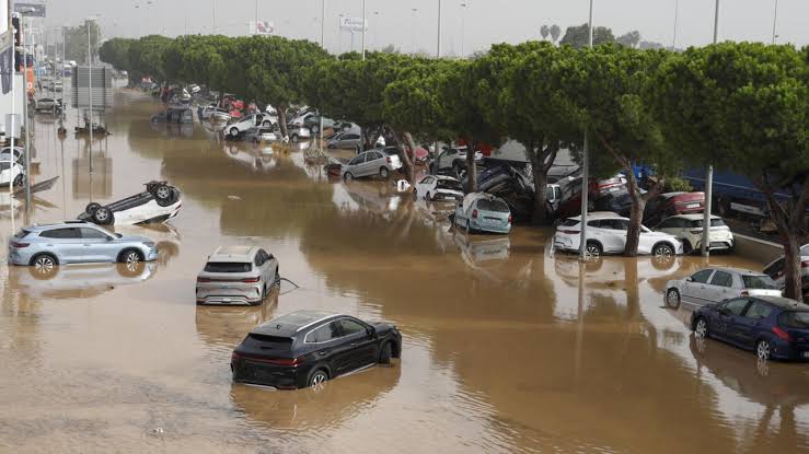إسبانيا تفعل حالة الإنذار الأحمر بسبب الأمطار الغزيرة بعدة مناطق