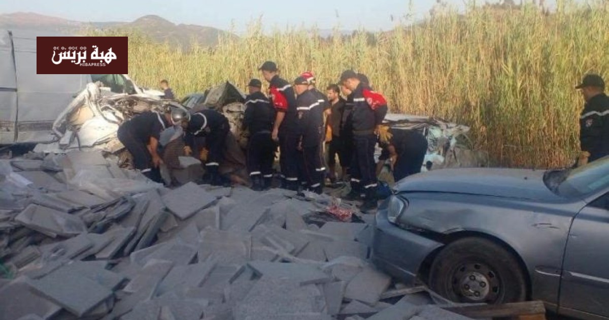 الجزائر.. مصرع 10 أشخاص جراء اصطدام شاحنة بسيارات